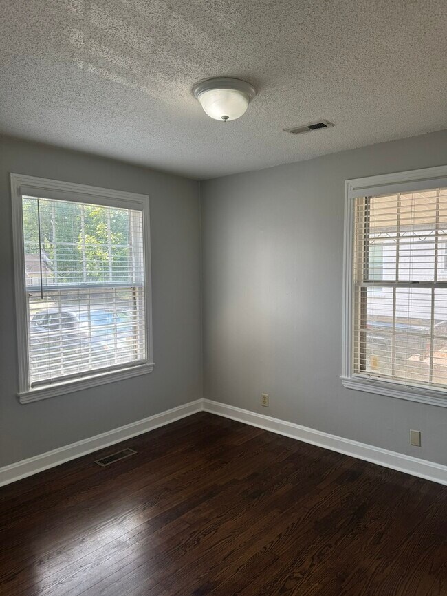 Building Photo - 5532 Kendall Dr