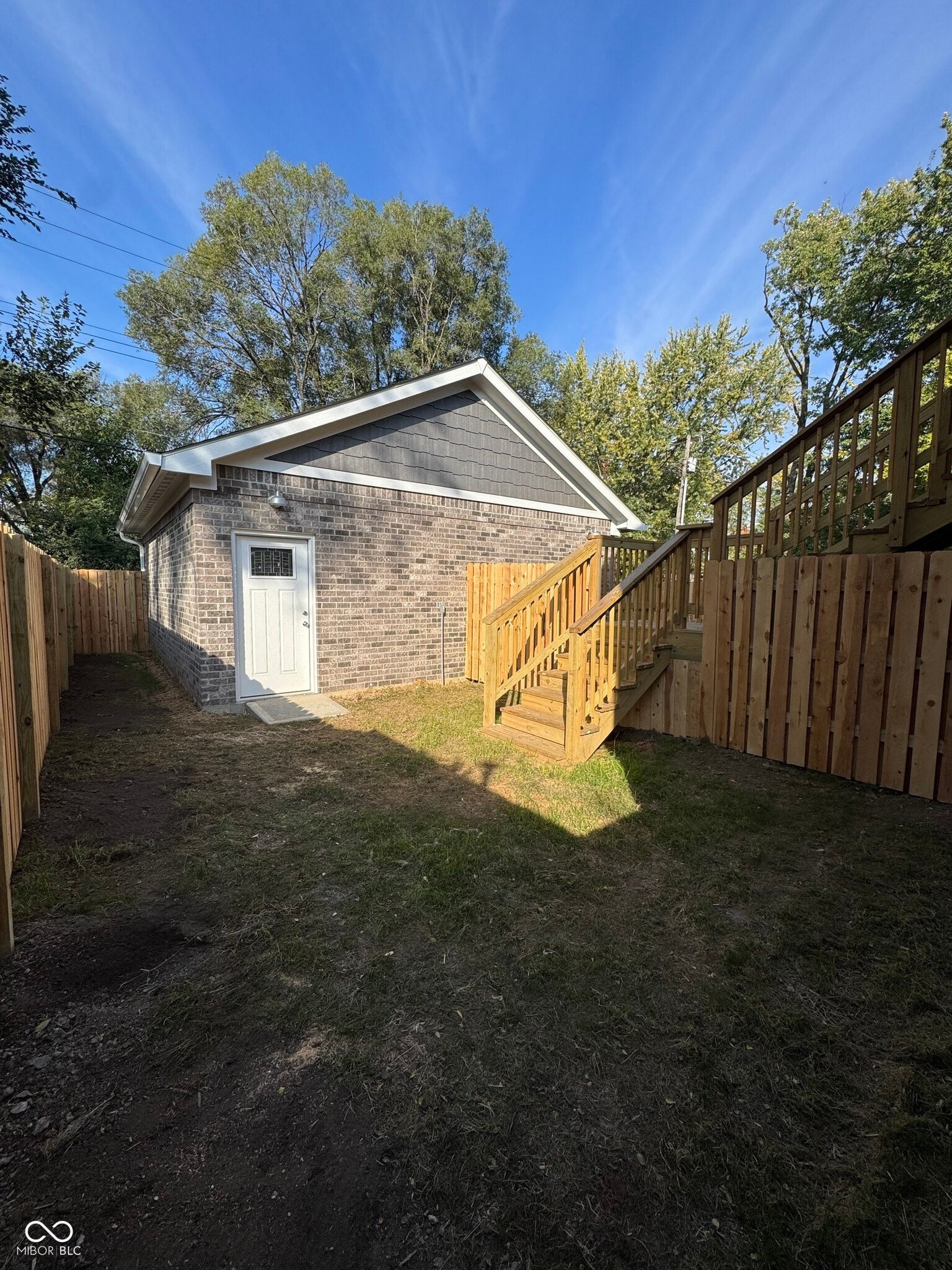 Building Photo - 526 N Elder Ave