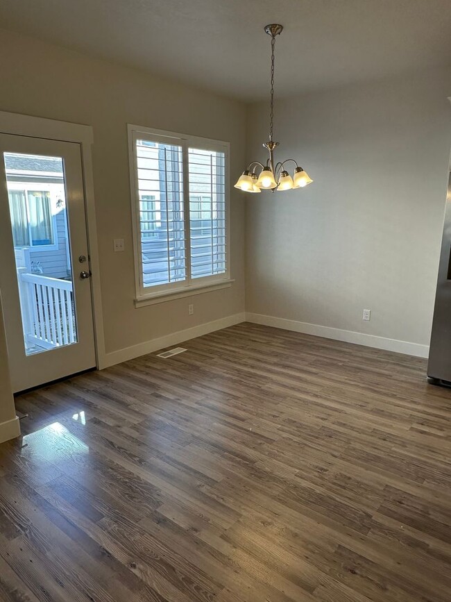 Building Photo - Beautiful Lehi townhome for rent!