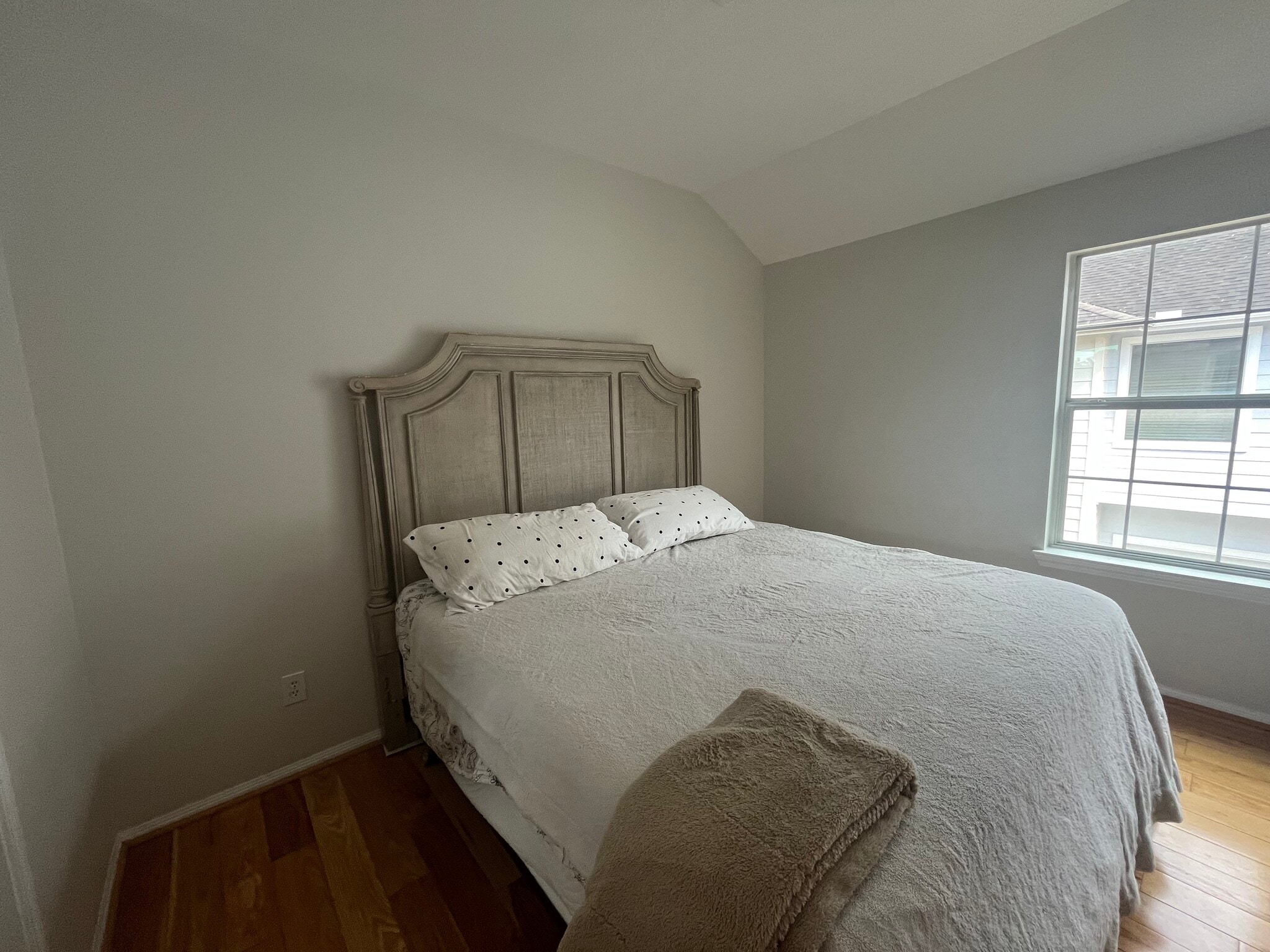 Master suite (furniture will be removed) - 1903 Fletcher St