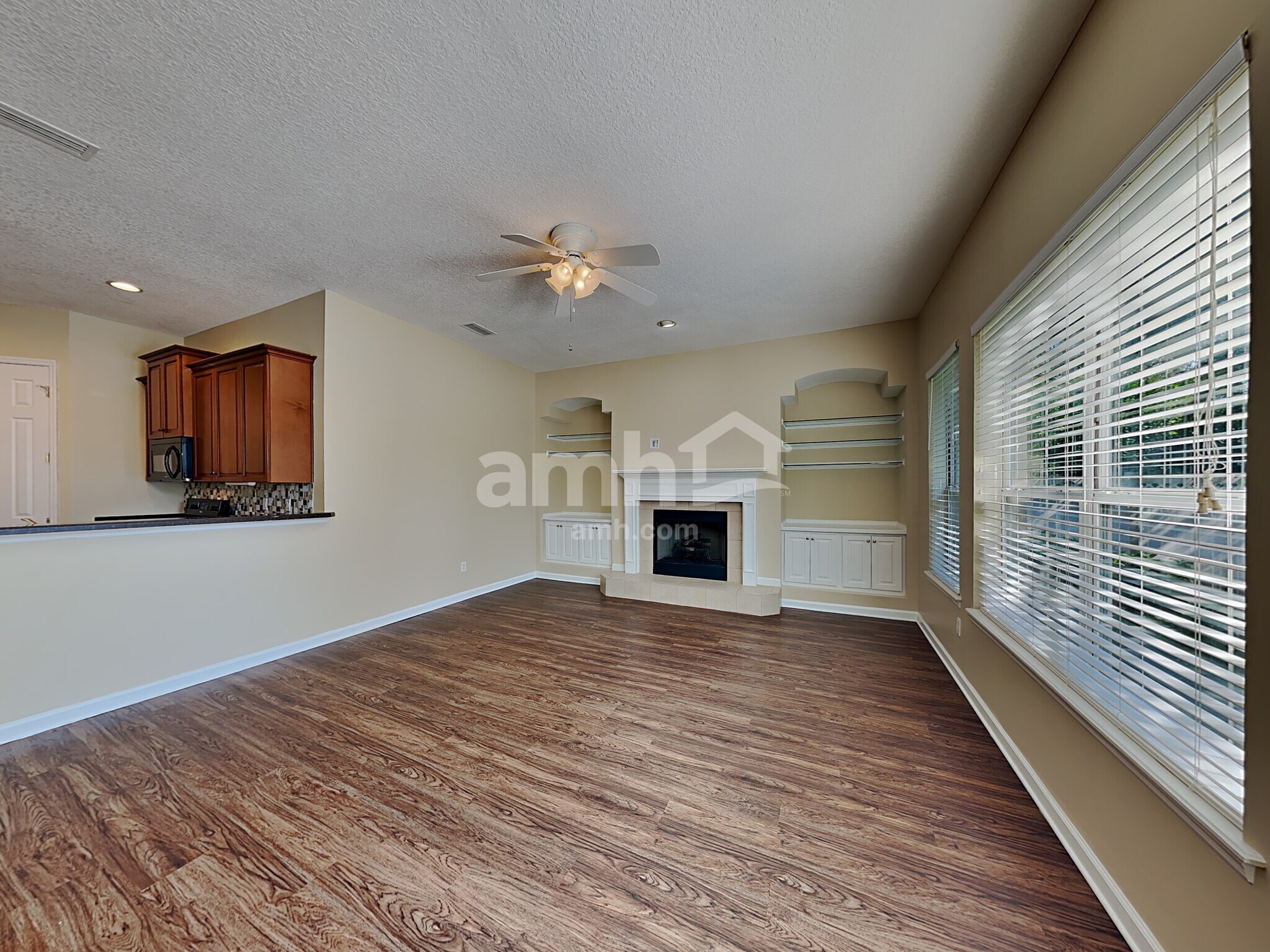 Building Photo - 320 Valverde Ln