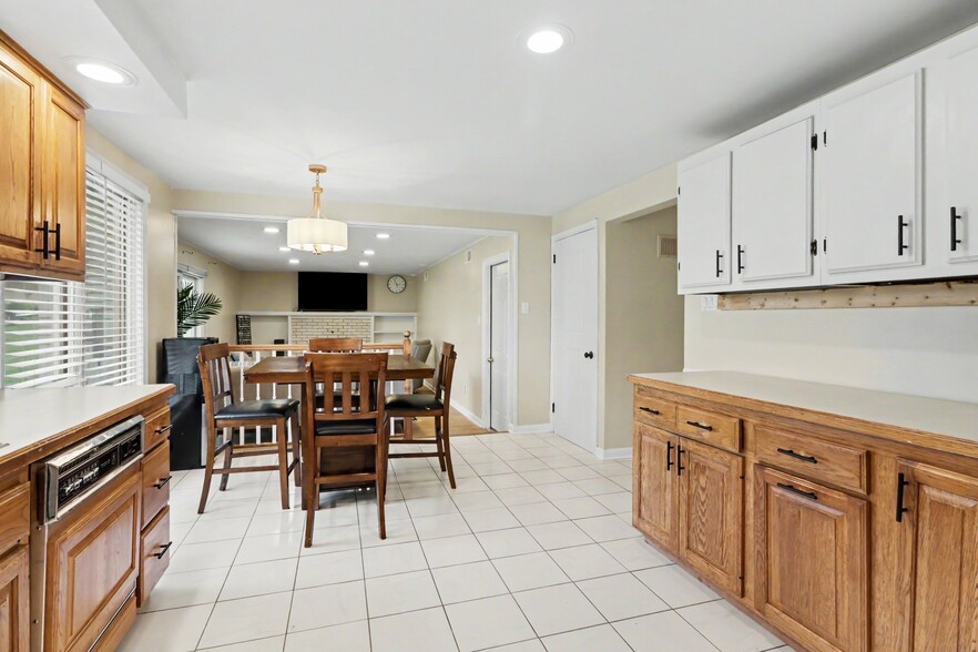 Building Photo - 314 Somerset Dr