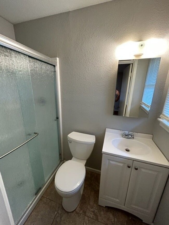 Building Photo - Beautiful home located in Robinson Texas