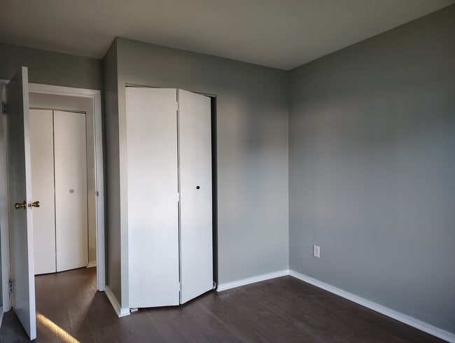 Building Photo - 434 Kenyon Ave