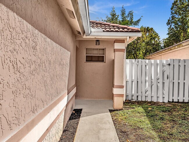 Building Photo - 13400 NW 5th Ct