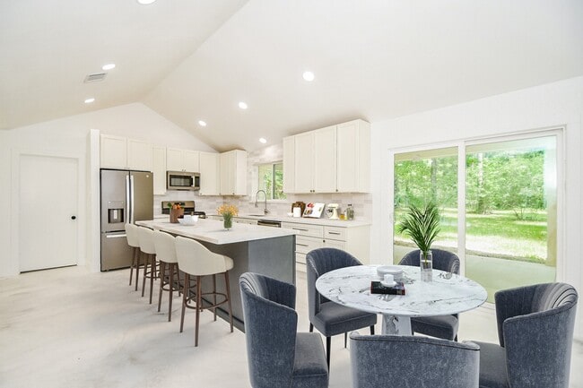 Building Photo - 6914 Evergreen St