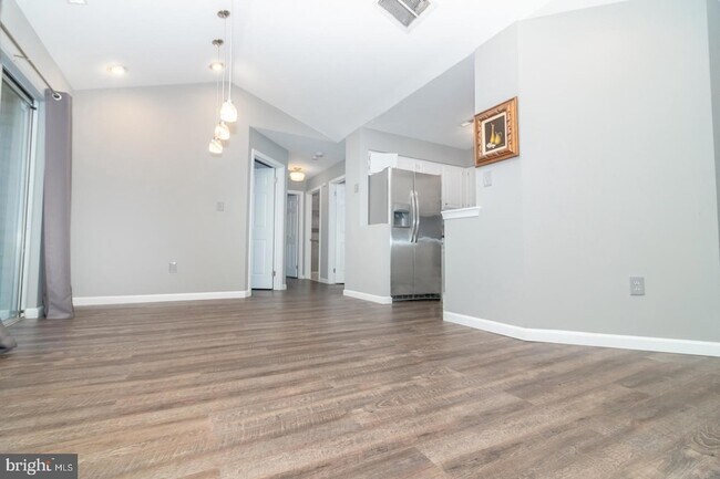 Building Photo - 721 Walden Cir