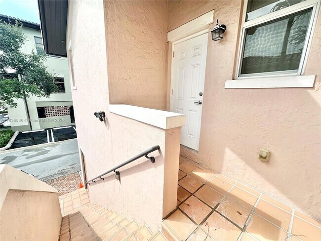 Building Photo - 483 Menendez Ave