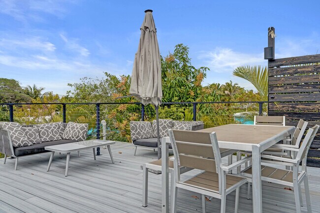 Building Photo - 311 SE 3rd Ave