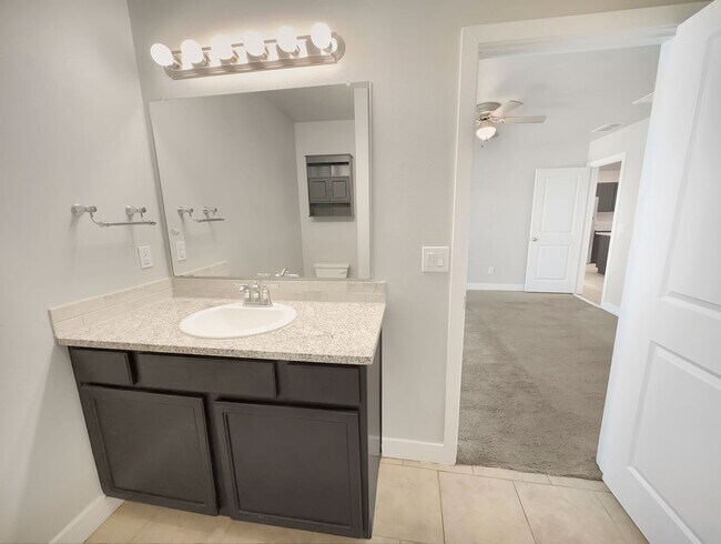 Building Photo - Fabulous 3/2/2 home in Bell Farms - Cooper...