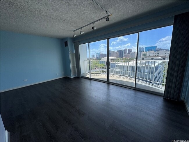 Building Photo - 710 Lunalilo St