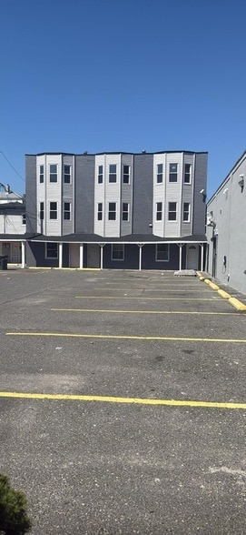 Building Photo - 2417 Pacific Ave