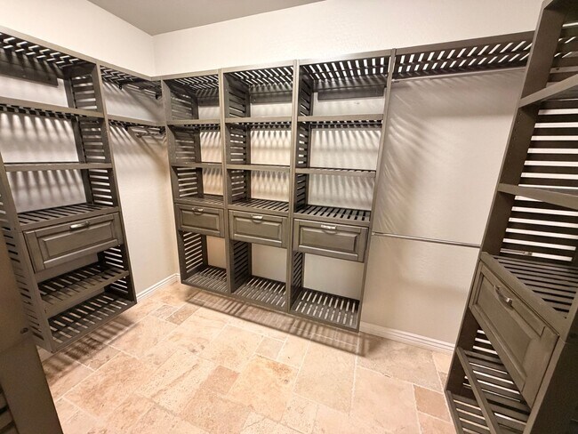 Building Photo - Gorgeous 4Bdm 2.5Ba Anthem Home with a Pool!