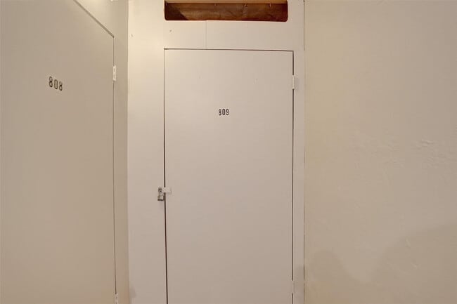 Building Photo - 1051 Hillsboro Mile