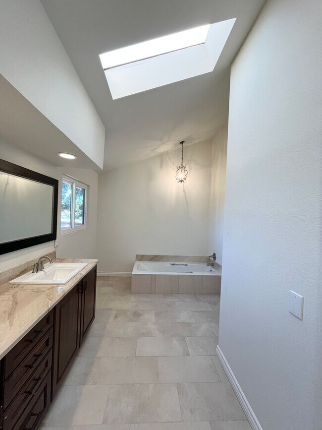 Building Photo - 4925 Regla Ct
