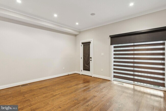 Building Photo - 39 U St NE