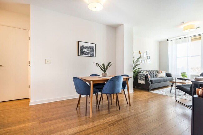 Building Photo - 401 Cherry St