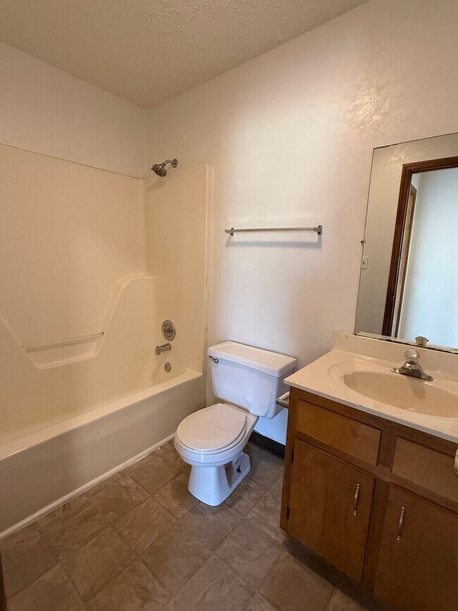 Building Photo - 265/267 Vincent Dr