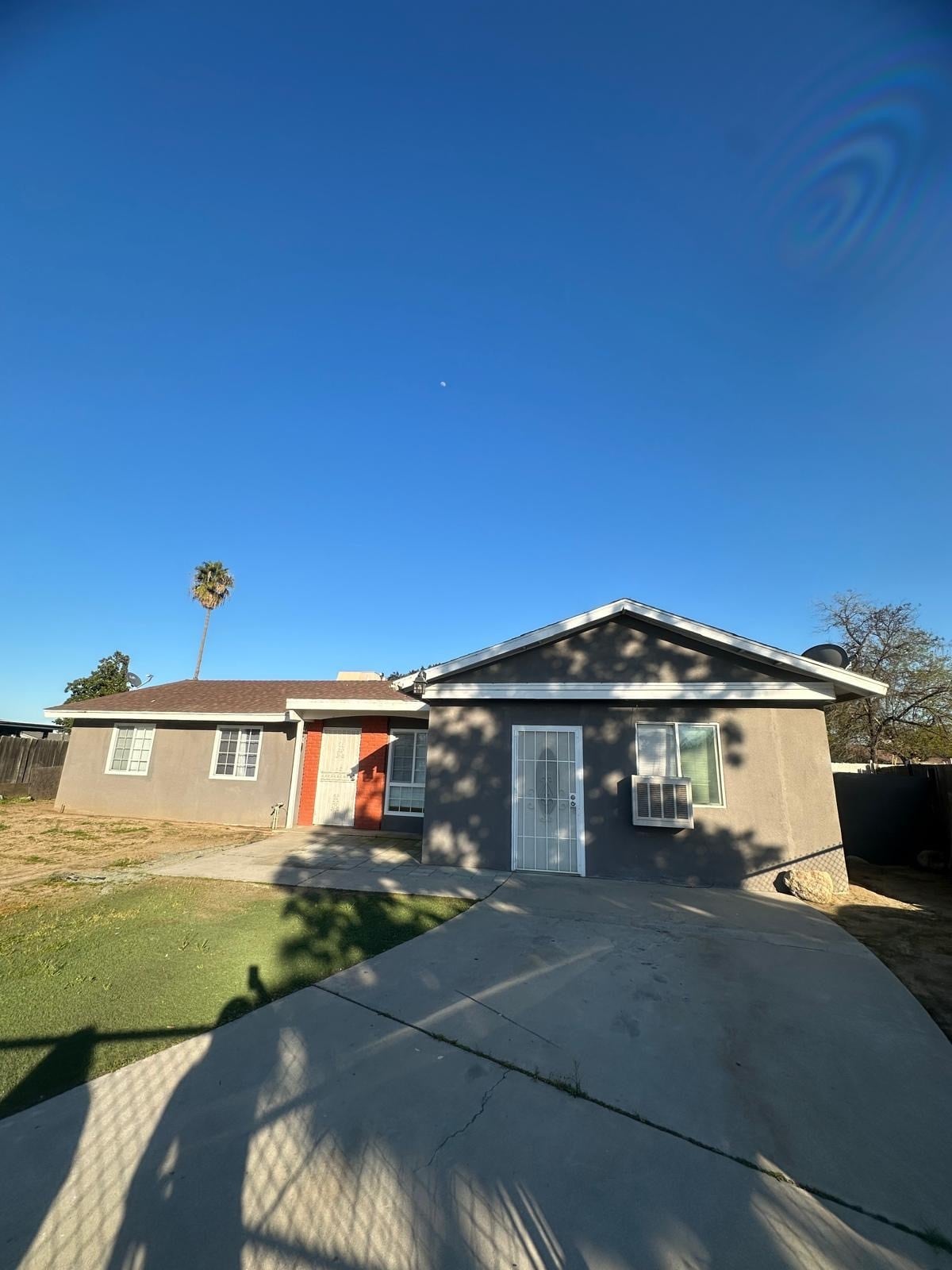 Building Photo - 1817 W La Sierra Dr