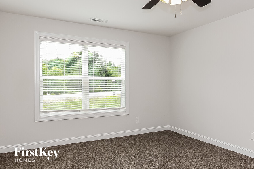 Building Photo - 2523 No Mans Ave