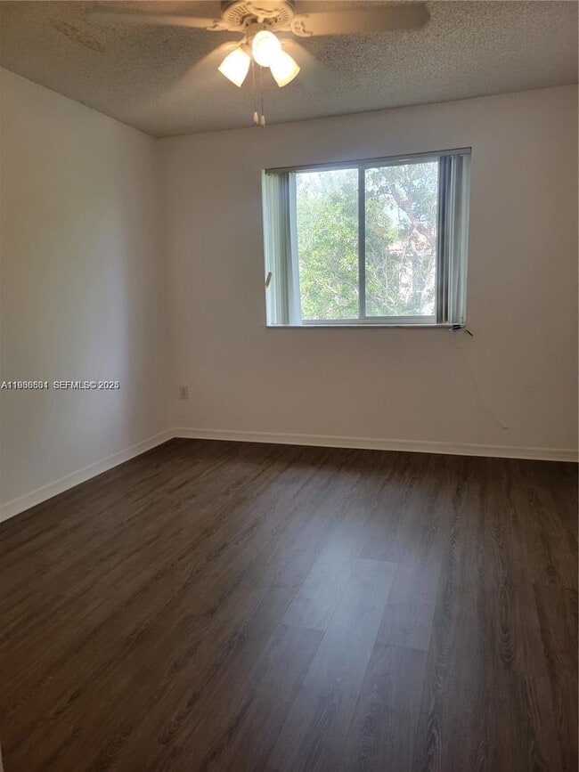 Building Photo - 440 S Park Rd