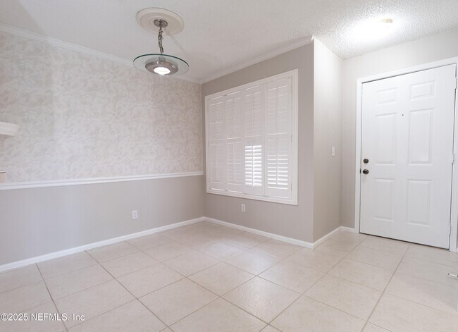 Building Photo - 800 Ironwood Dr