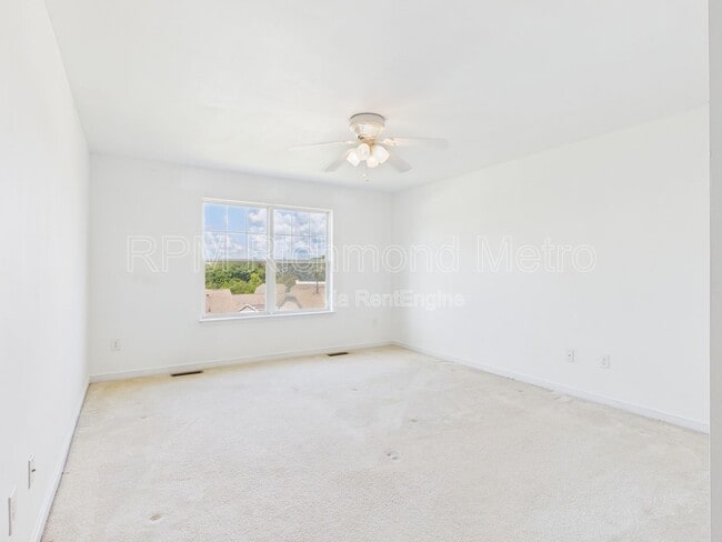 Building Photo - 656 Abbey Village Cir