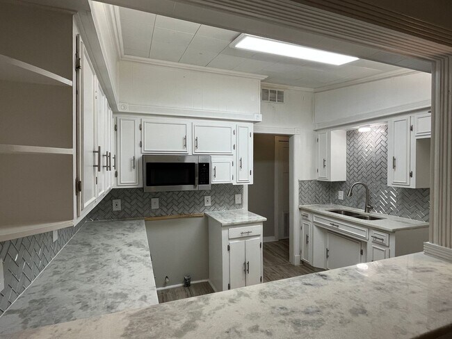 Building Photo - 3309 Mahan Dr