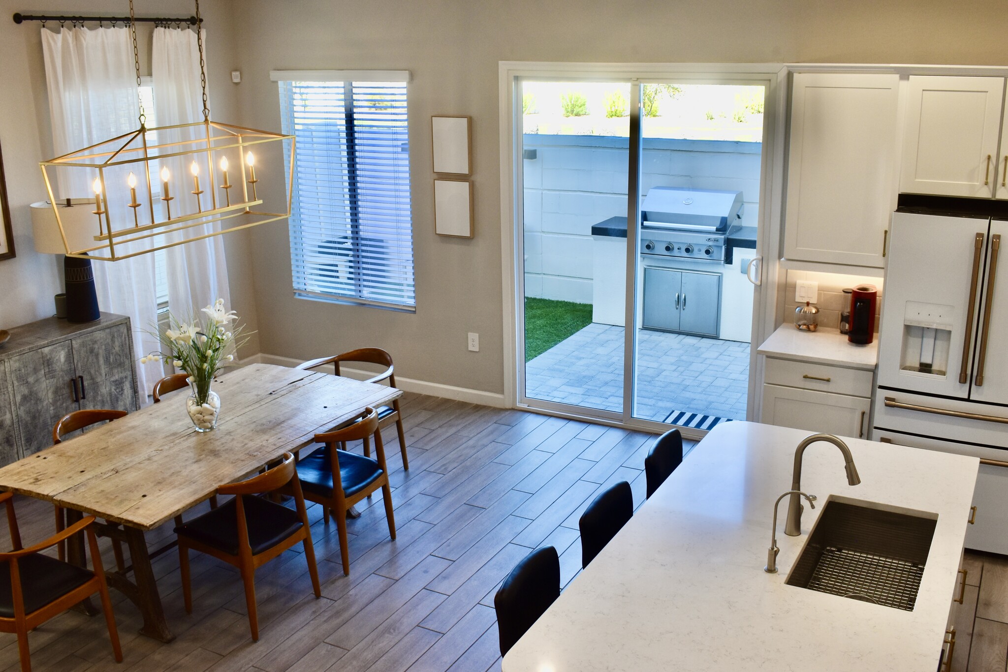 Building Photo - 4864 E Village Dr