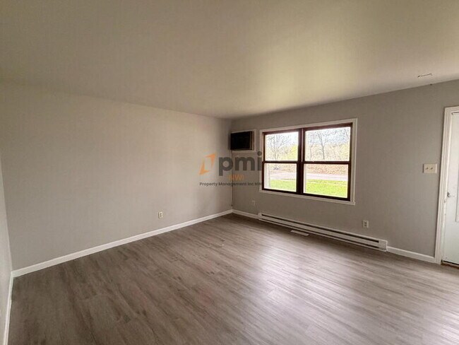 Building Photo - 5372-5372 Plaza Ave