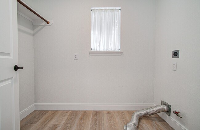 Building Photo - 2311 Meadow Briar Dr