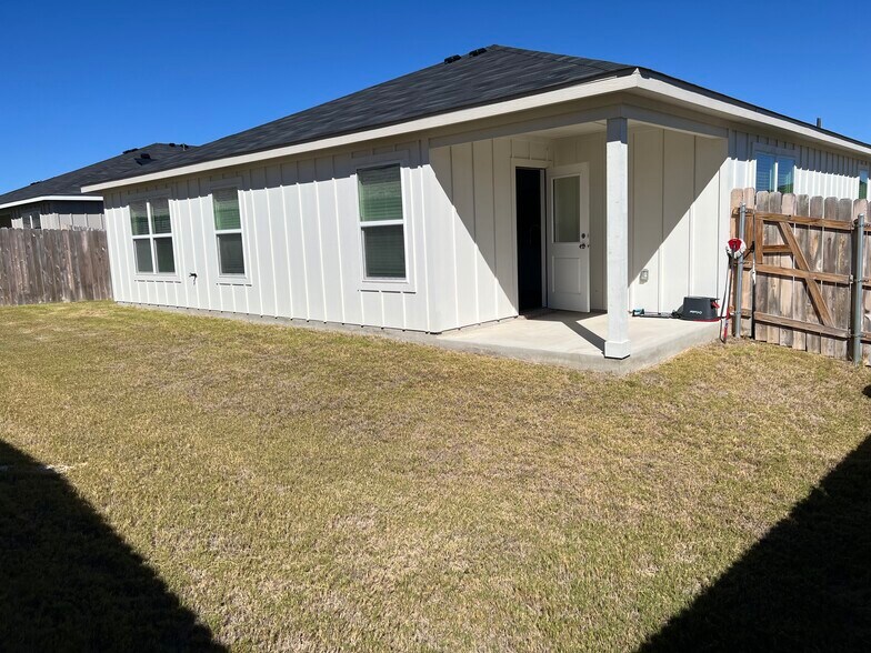 Building Photo - 258 Fawn Ridge Dr