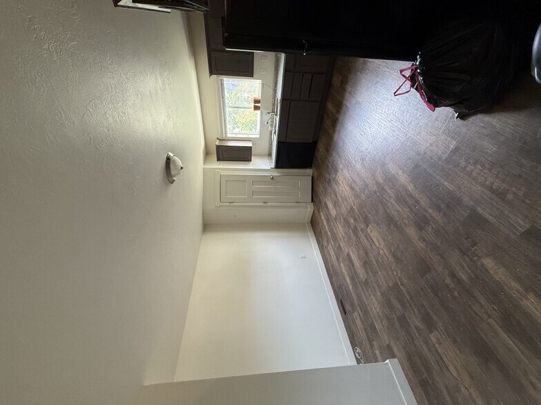 Building Photo - 671 N 30 E