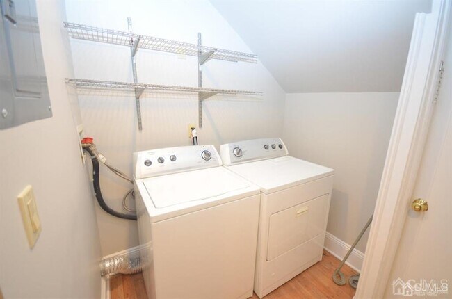 Building Photo - 405 N Washington Ave