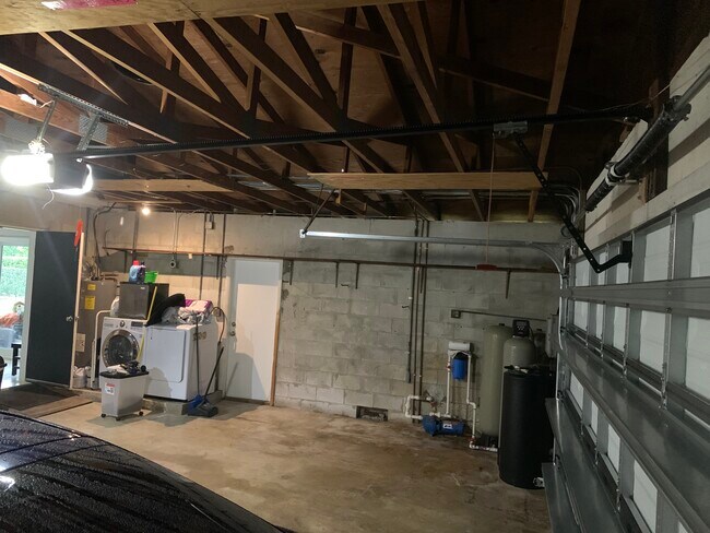 Building Photo - 10790 SW 88th Ave