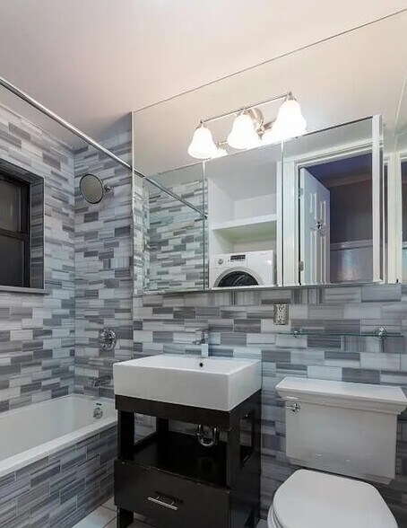 Building Photo - 9 E 75th St