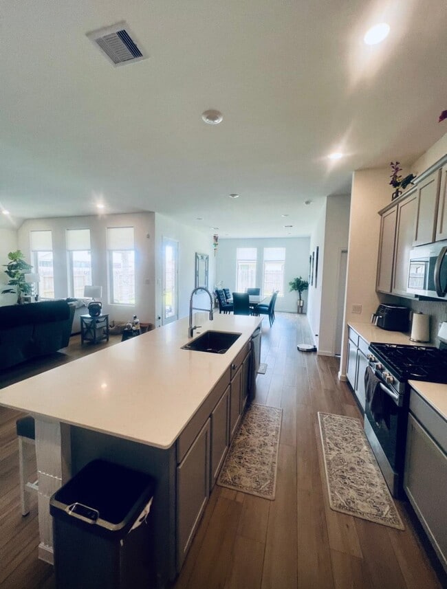 Building Photo - 2807 Gran Castillo Dr