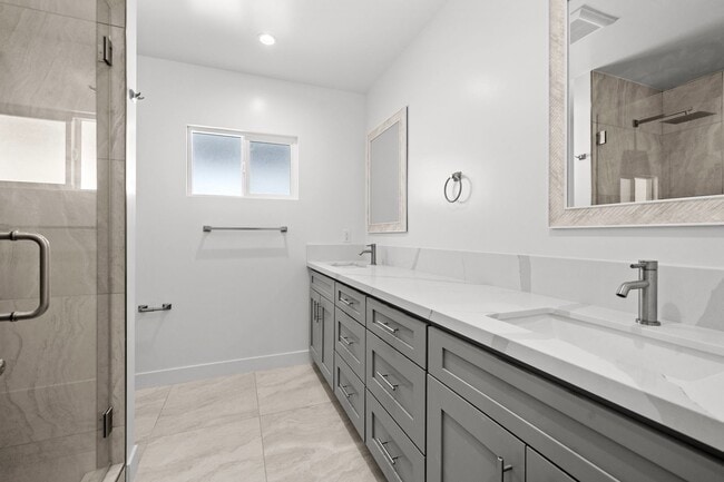 Building Photo - Stunning Fully Renovated 2 Bedroom 2 Bathroom Home