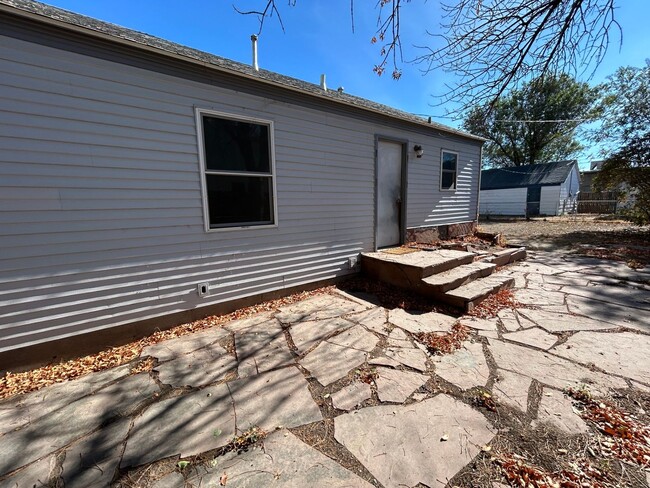 Building Photo - 120 N 9th St W