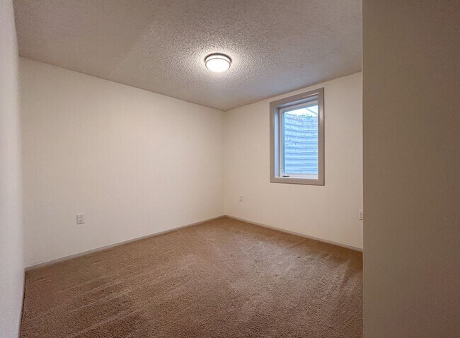 Building Photo - Wonderful Large 5 Bedroom House with Fenced Back Yard and 2-Car Garage