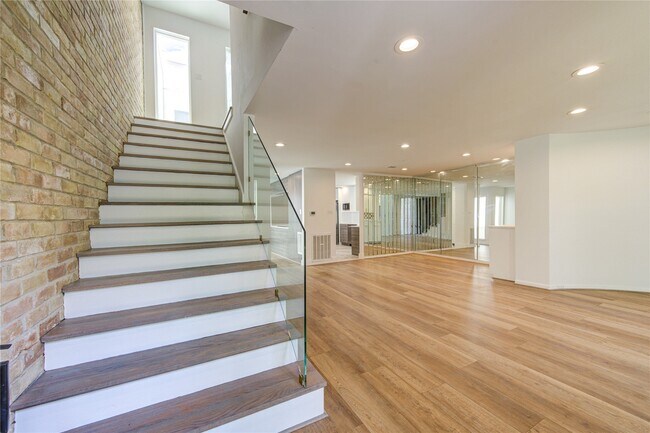 Building Photo - 7612 Olympia Dr