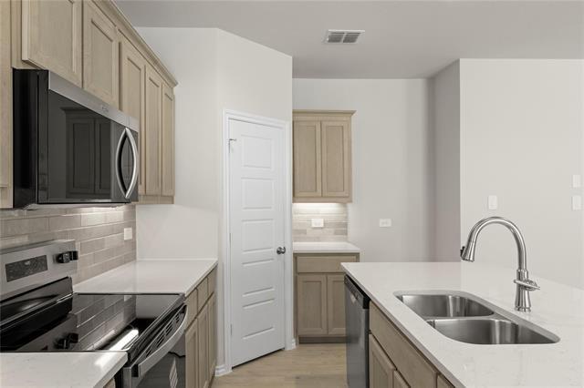 Building Photo - 1641 Mdw Crst Dr