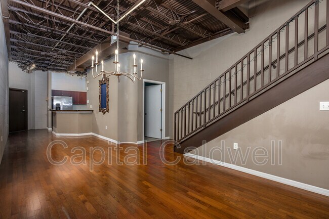 Building Photo - 1615 E fifth Ave