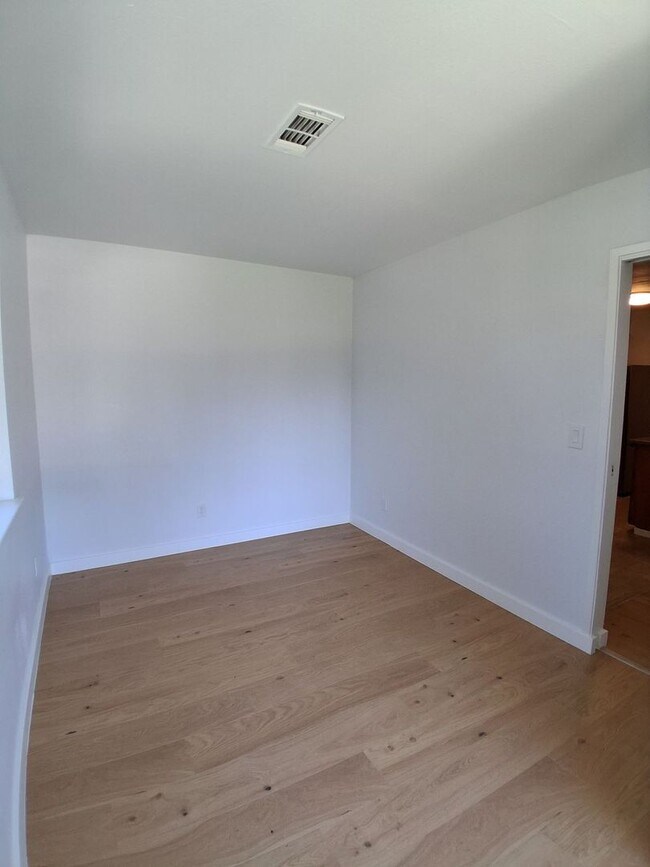 Building Photo - MOVE-IN SPECIAL: HALF OFF THE 1ST MONTH'S RENT – Beautifully Updated 2 Bedroom, 1 Bathroom Condo!