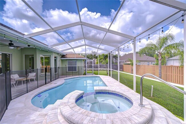 Building Photo - 9813 Woodbay Dr