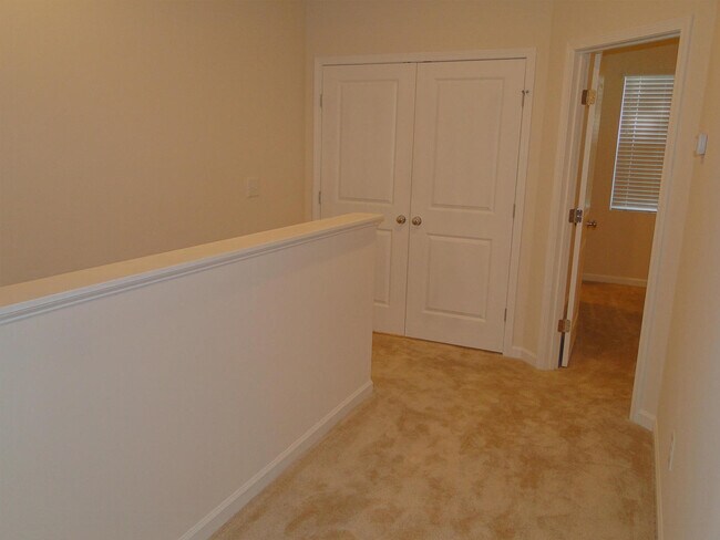 Building Photo - 8814 Commons Townes Dr