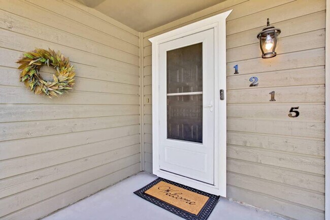 Building Photo - 1215 E Cerramar Ct