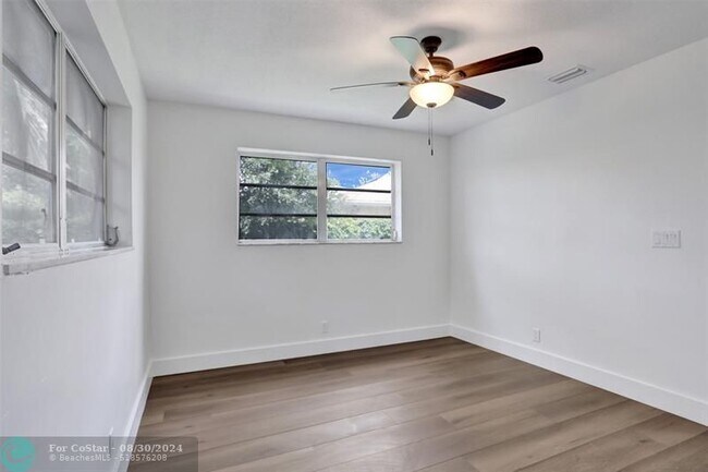 Building Photo - 161 SW 75th Ave