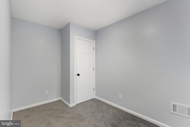 Building Photo - 903 N 5th St