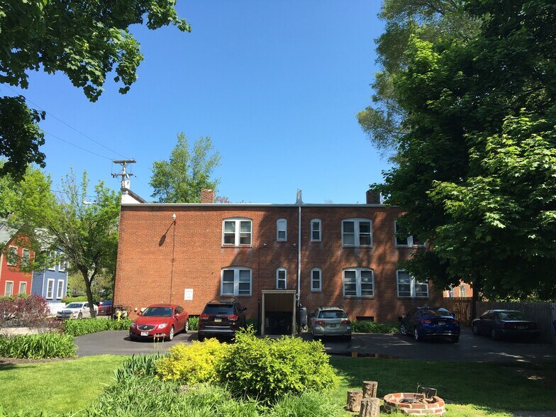 Building Photo - 1745 W 31st Pl